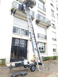 A furniture lift (monte-meubles) against a Parisian building facade.